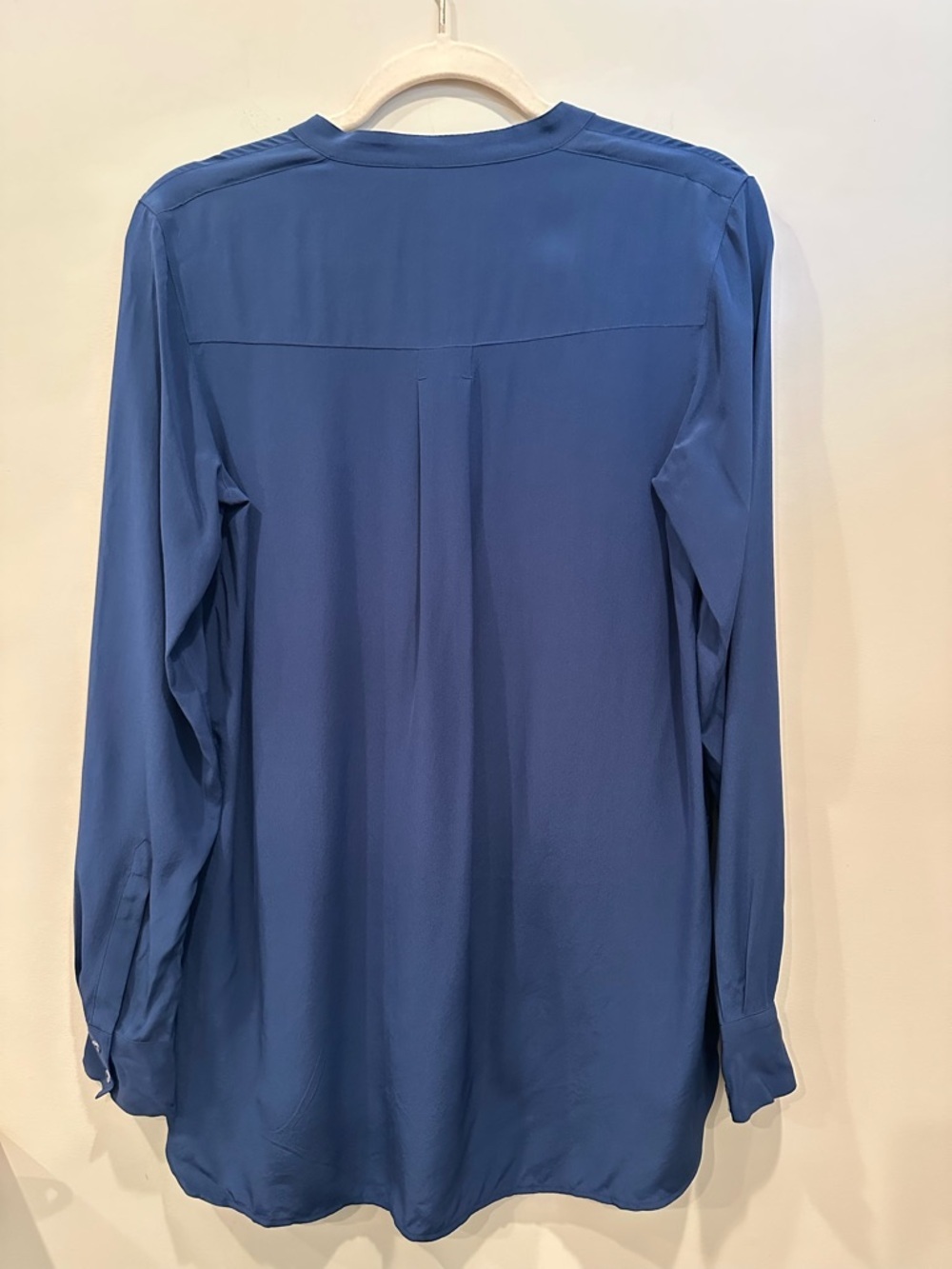 Vince Deep Blue 100% Silk Mandarin Collar Blouse Top Button Down Career Sz 4 - Picture 3 of 10